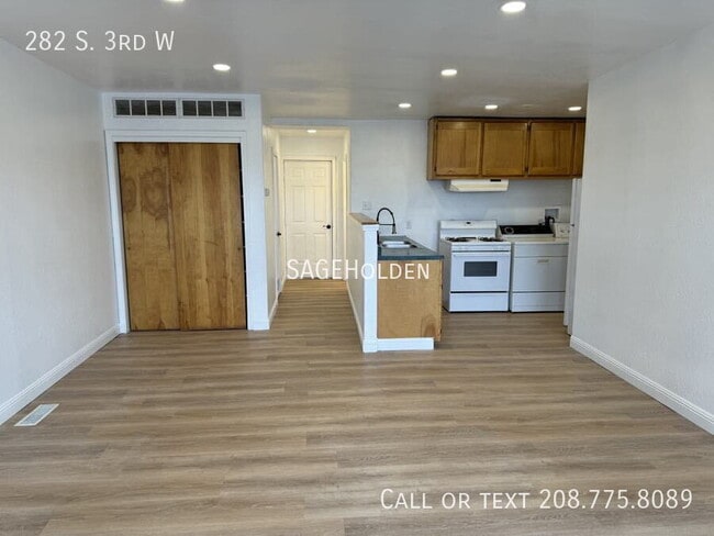 Photo - 282 S 3rd W