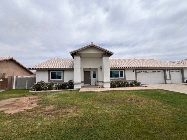 4 BEDROOM POOL HOME! - 4 BEDROOM POOL HOME!