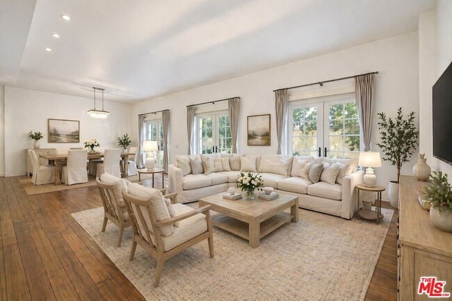 Building Photo - 225 S Hamilton Dr