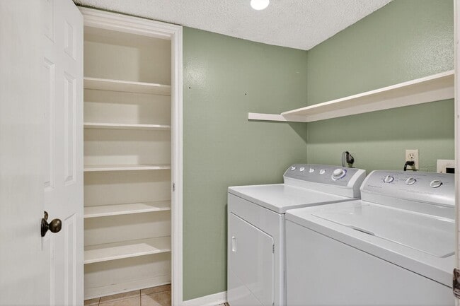 Photo - 9204 Westwood Village Dr Unidad 2