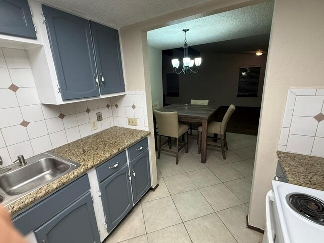 Photo - 907 E Meadowmere Ln