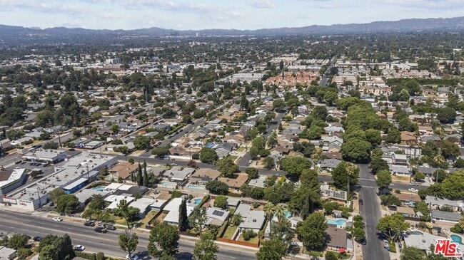 Photo - 7659 Lindley Ave