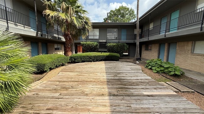 Building Photo - 1660 Richmond Ave. Unit 15 Rental