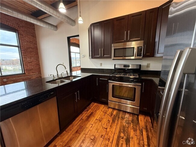 Building Photo - 421 Broad St Rental