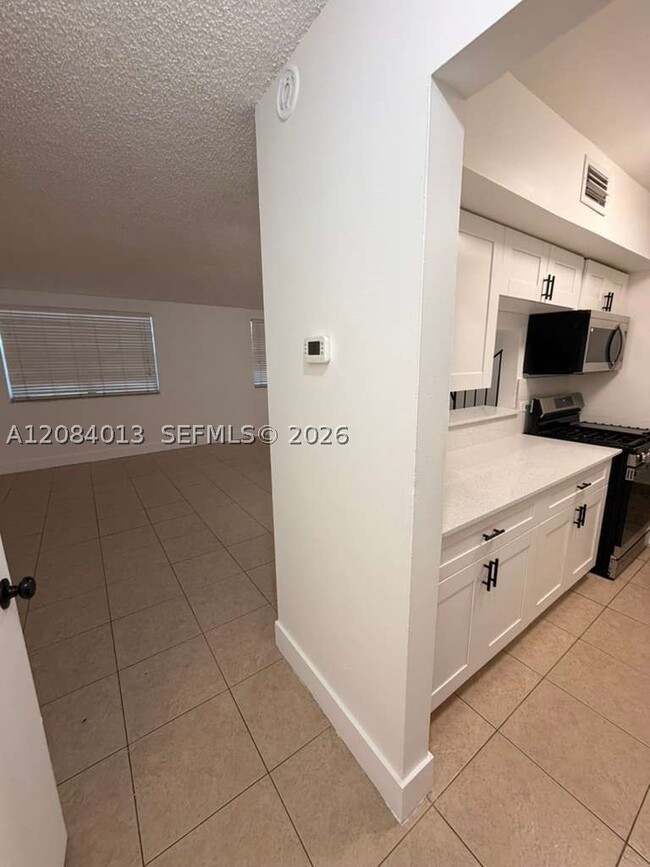 Photo - 1255 W 53rd St Unit 202