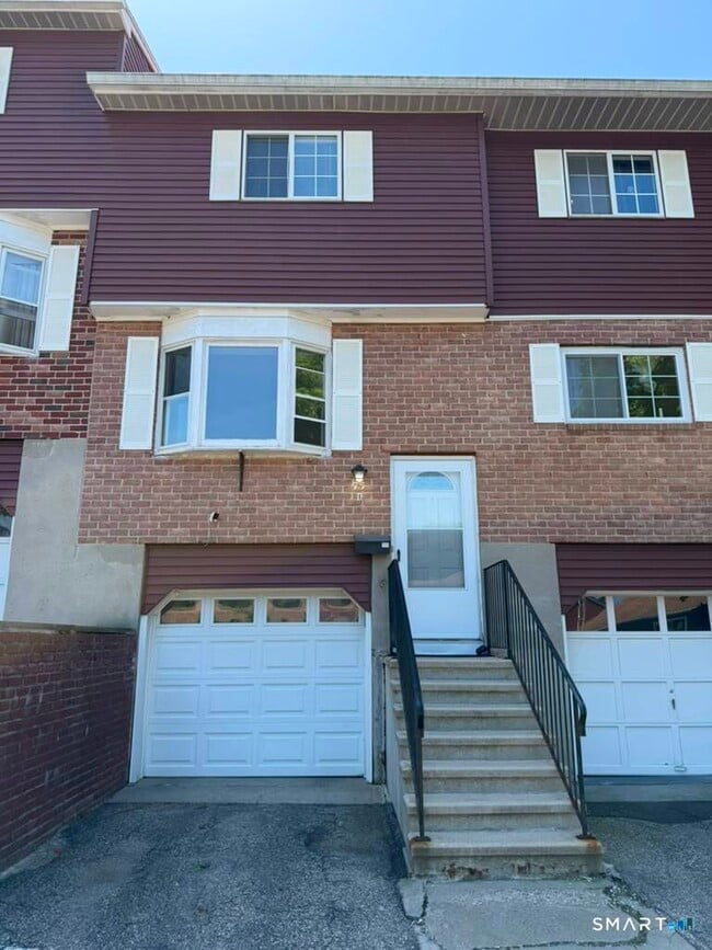 Building Photo - 75 Leslie Rd Unit D