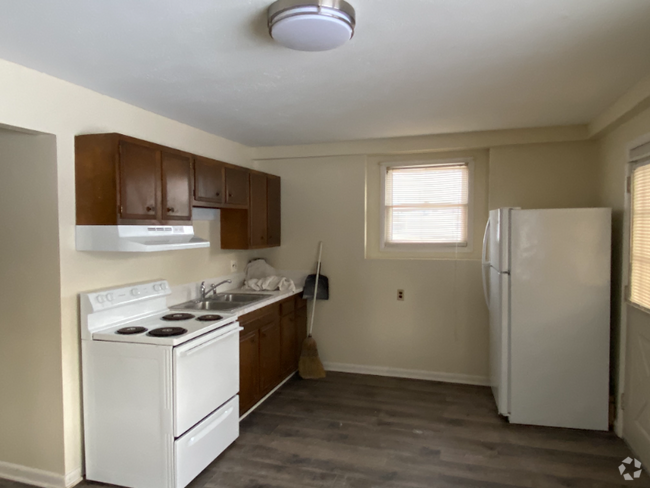 Building Photo - 156 Colchester Rd Rental