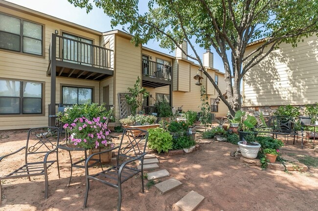 Quail Lakes Apartments