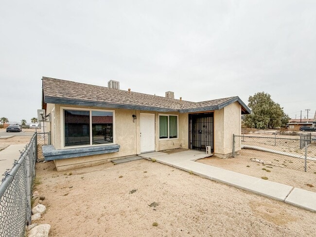 Building Photo - 5839 Bagley Ave Unit A