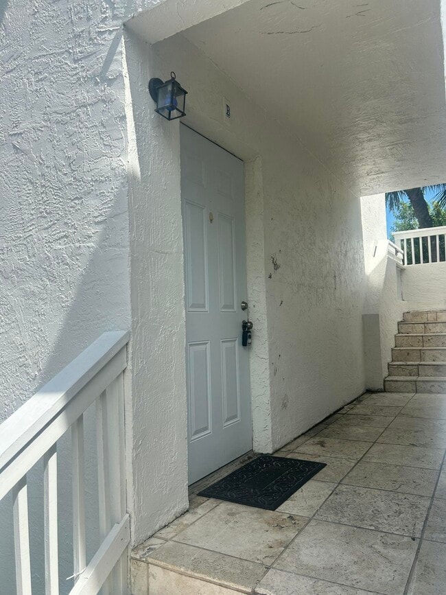 Building Photo - 652 Hernando St Unit B Rental
