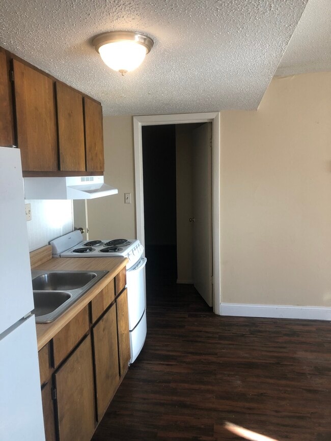 Photo - Courtyard Apartments