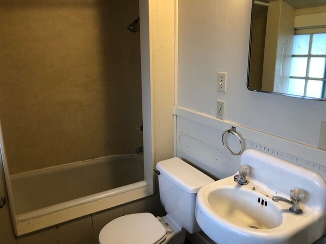 Photo - 325 NE Spaulding St