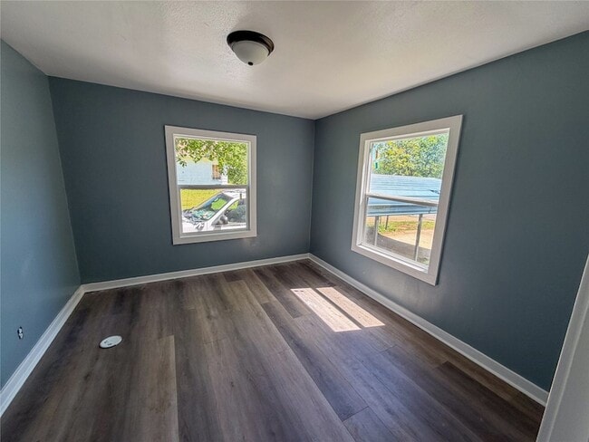 Photo - 627 E Woodard St