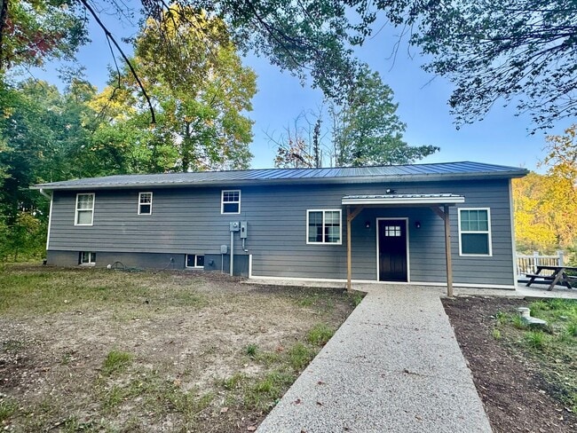 3 bedroom home, Dowagiac Creek Waterfront,... - 3 bedroom home, Dowagiac Creek Waterfront,...