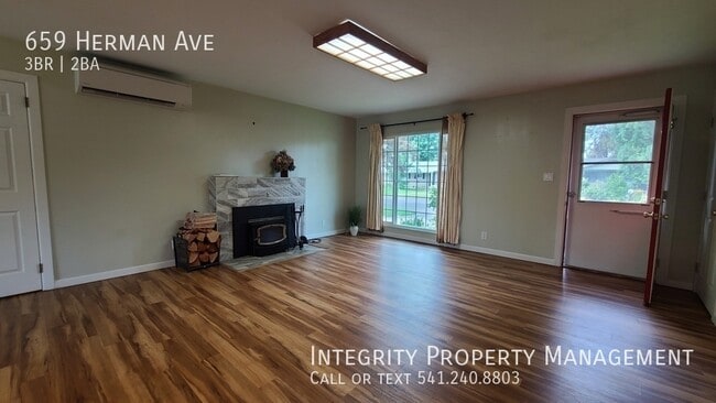 Photo - 659 Herman Ave