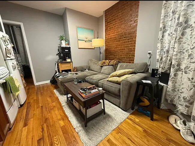 Building Photo - Quiet 1BR in Prime UES – Pet Friendly, Que... Rental