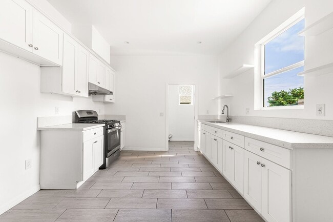 Photo - 1510 E Cesar E Chavez Ave