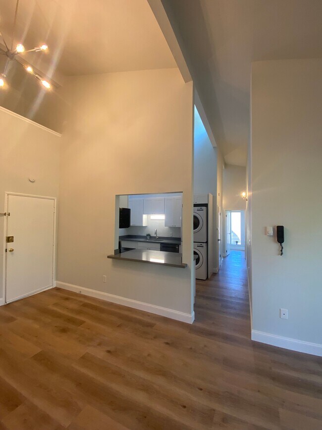 Photo - Capitol Crest