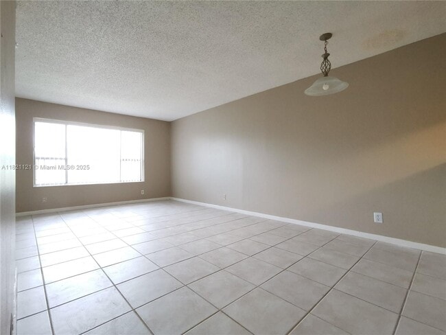 Building Photo - 10179 Twin Lakes Dr Unit 23-K Rental