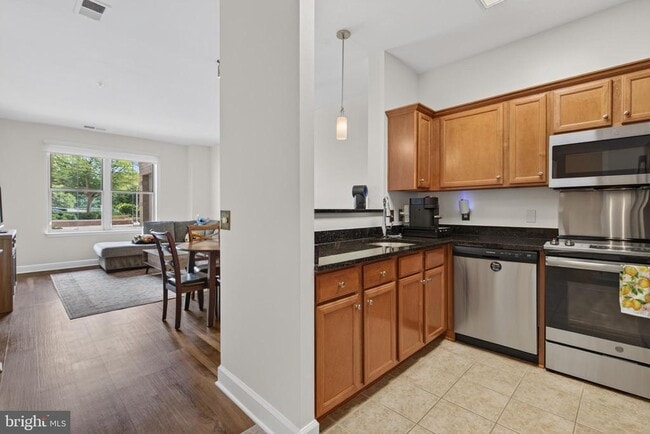Building Photo - 11800 Sunset Hills Rd Unit 126