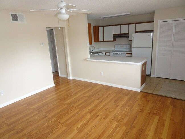 Photo - Pine Castle Villas Apartments