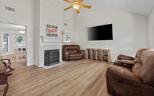 Photo - 1017 S Hills Dr