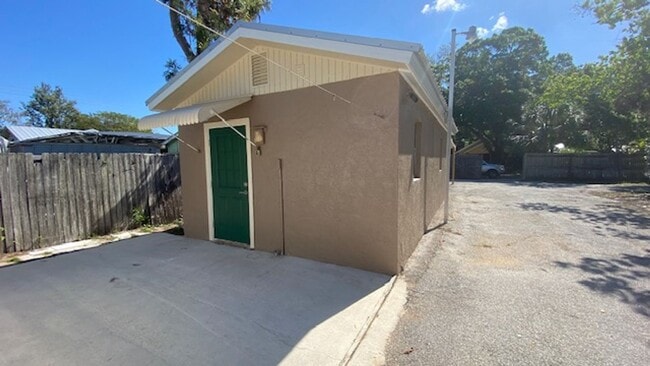 Building Photo - Small & Quaint Studio Tiny Home!! Fully Ti... Unit Studio Apartment