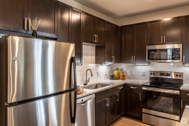 2BR, 2BA - 1132SF