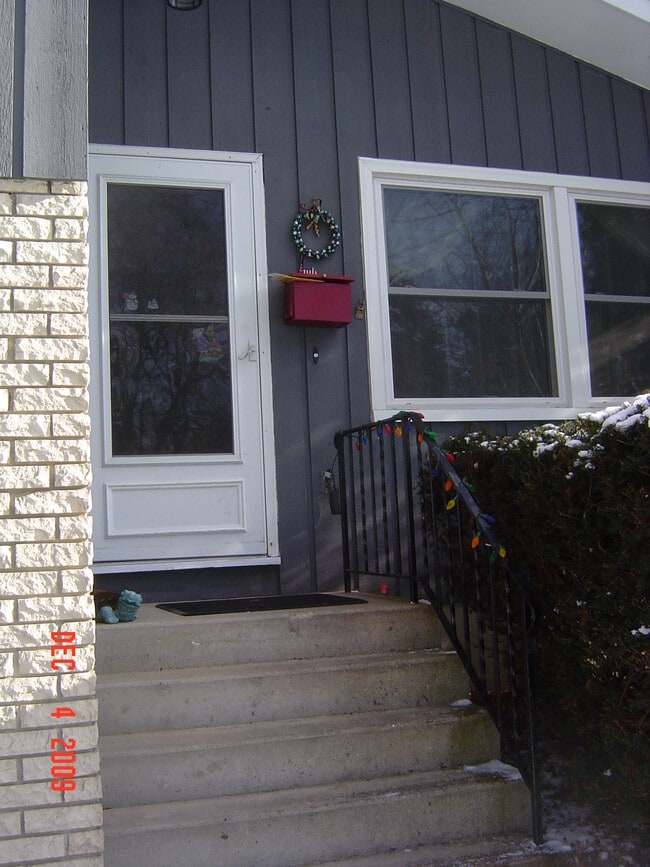 Building Photo - 5202 Schofield St Unit AVAILABLE June 1 at 5 pm