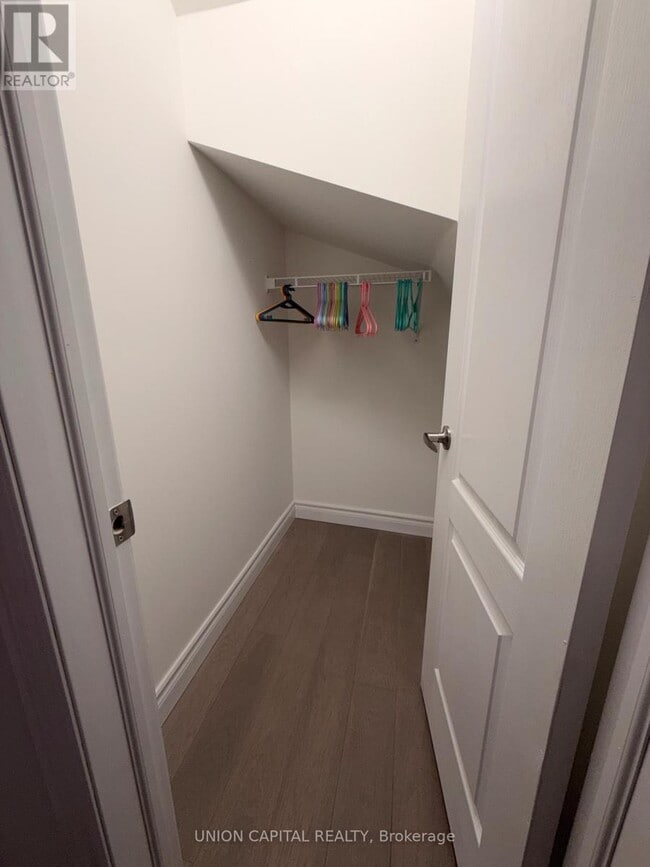 Photo - 1 Waterleaf Rd