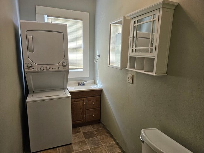 Photo - 2004 Adams Ave Unidad 2