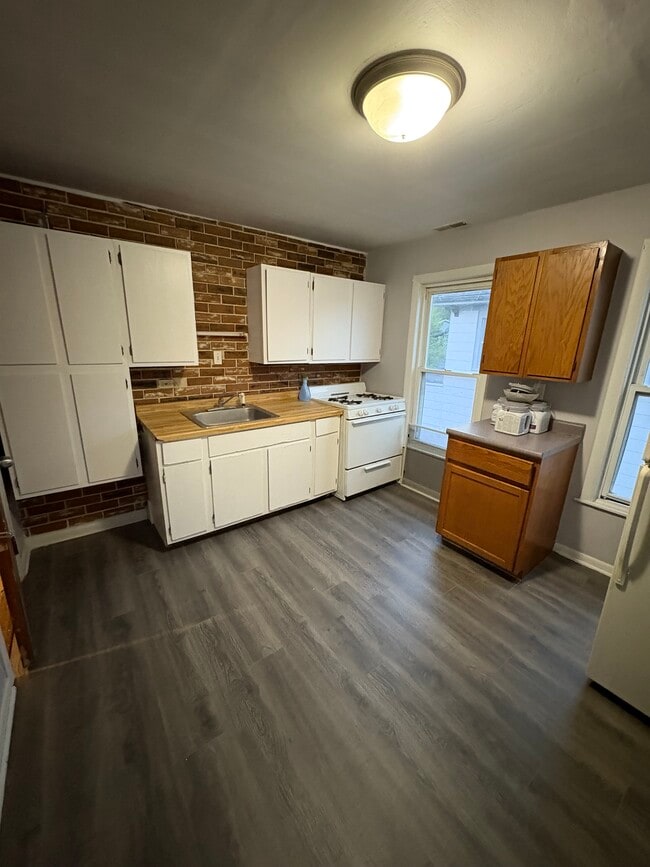 Photo - 902 46th St Unit Upper