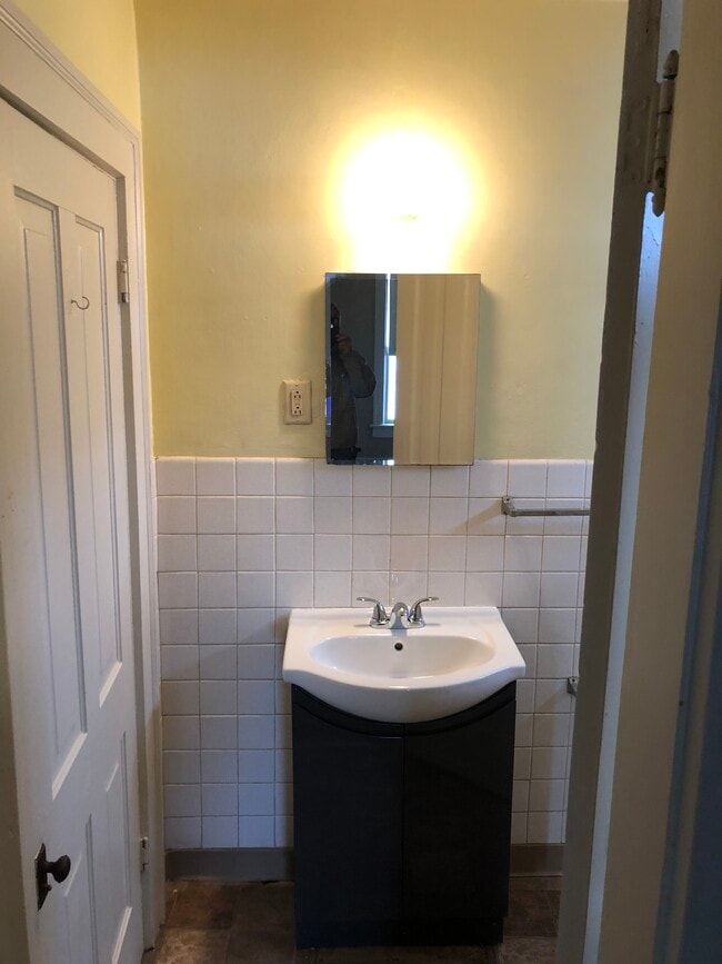 Photo - 200 E Elm St Unit Apt 4