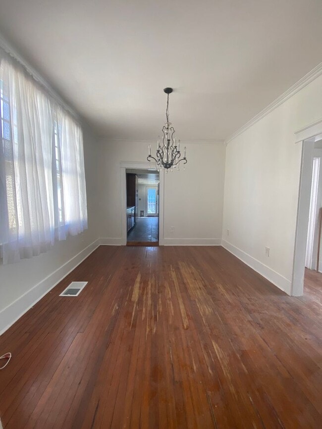 Photo - Renovated cottage in University area 2bed/...