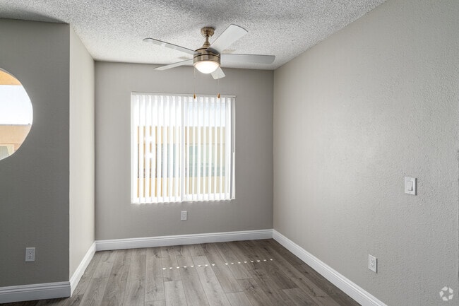 2BR, 2BA - 800SF - Dining Room