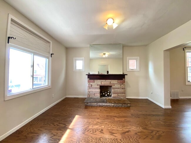 Photo - Spacious 4 Bed/1 Bath Home in Beechview-Convenient to Downtown! Available 7/5
