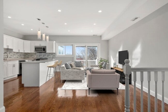 Photo - 201 Byron St Unit 2