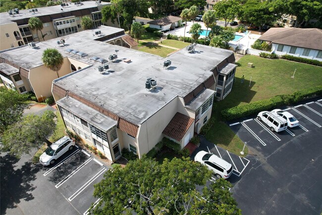 Photo - 2710 Riverside Dr Unit 201