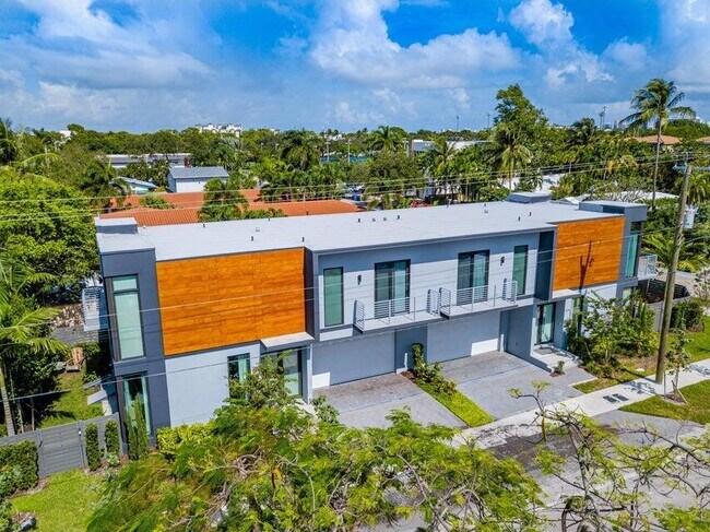 Photo - 925 NE 6th St