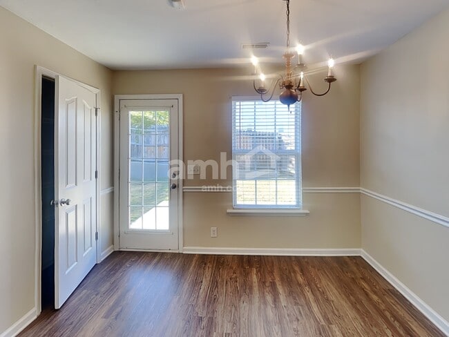 Photo - 1228 Shannon Ln