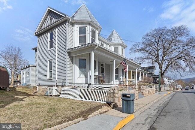 Photo - 106 N Main St