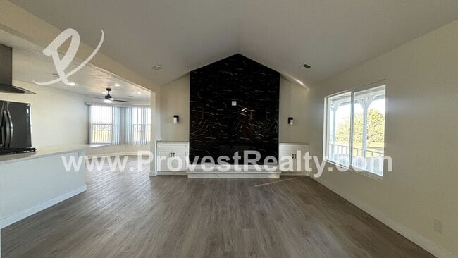 Photo - 8948 Sage St