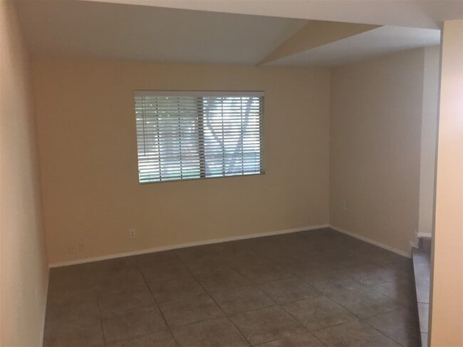 Photo - **EXCELLENT 3br/2.5ba/2carport TOWNHOUSE (GUADALUPE & GILBERT)**