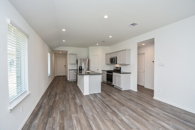 Building Photo - 5718 Sycamore Glen Dr