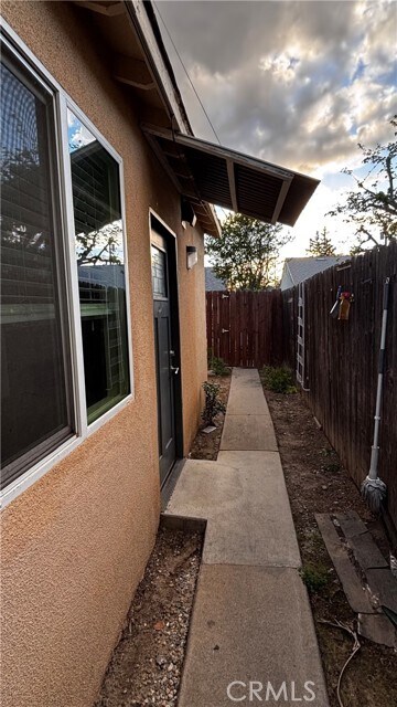 7922 Lindley Ave