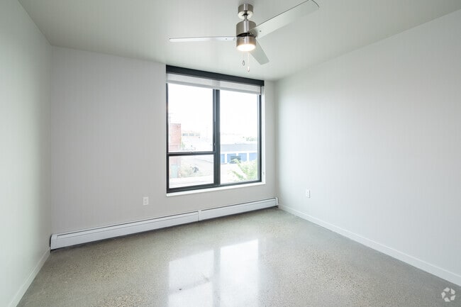 1BR, 1BA - 626SF - Bedroom