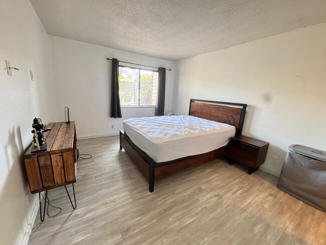 Photo - 100 Kinross Dr