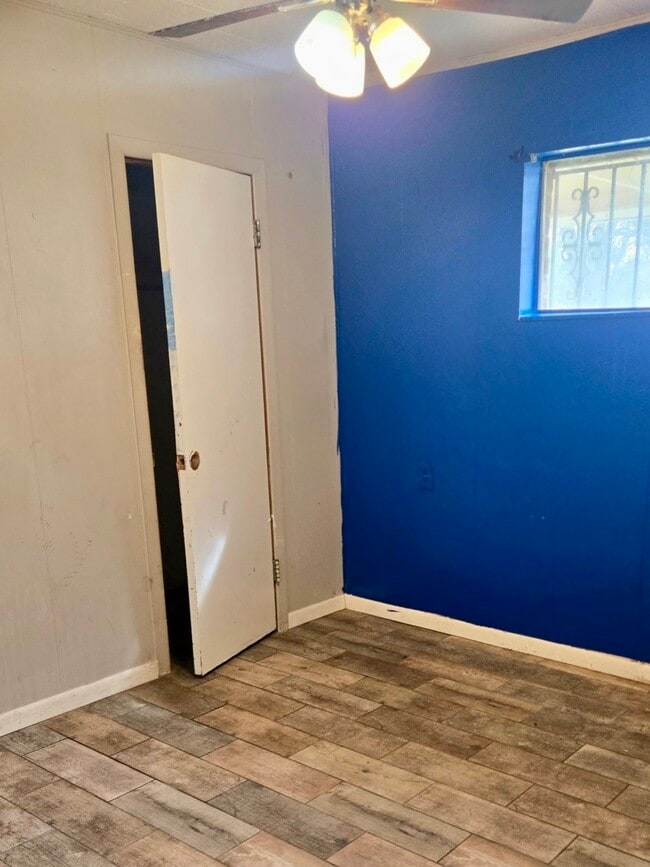 Building Photo - 860 Bingman Dr