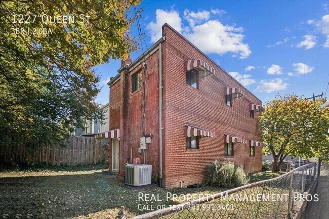 Photo - 1227 Queen St