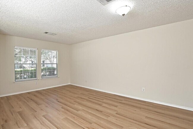 2402 Byfield Dr